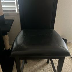 4 High Chairs With Table