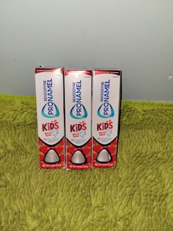 3 Sensodyne kidding Berry twist 4oz