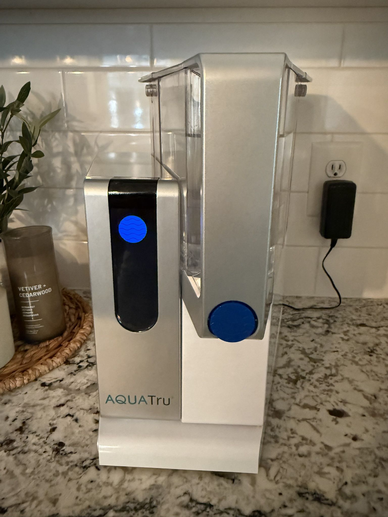 AquaTru Alkaline Countertop Water Purifier in Excellent Condition