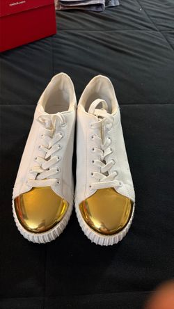 White /gold sneaker shoes