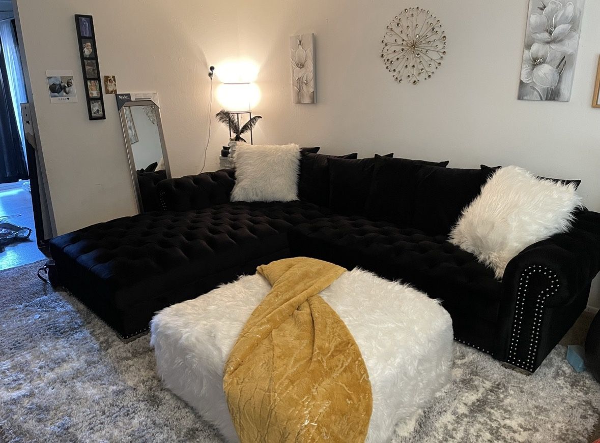 Black Tufted 2pc Sectional Couch