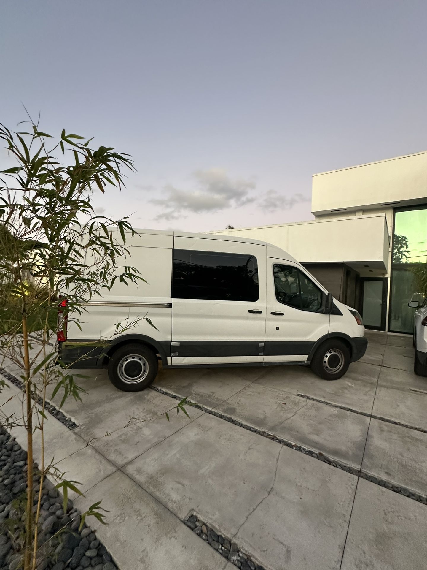 TRANSIT MEDIUM ROOF 3.7L