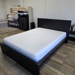 Full bed with drawers