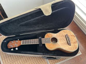 Oscar Shmidt by Washburn Ukelele with case
