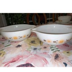 Vintage Pyrex Serving Bowl Duo