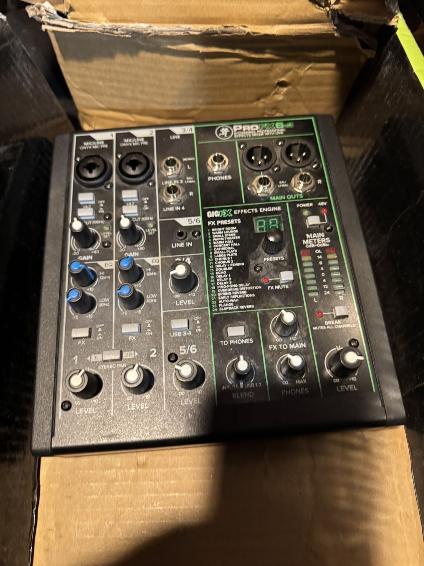 6 Channels Mackie Mixer Fx 