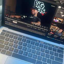 macbook pro 13 8' 2017 four thunderbolt 3 ports 3.1 GHz