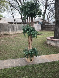 9 Ft Tall...3 Tier.... Artificial Plant