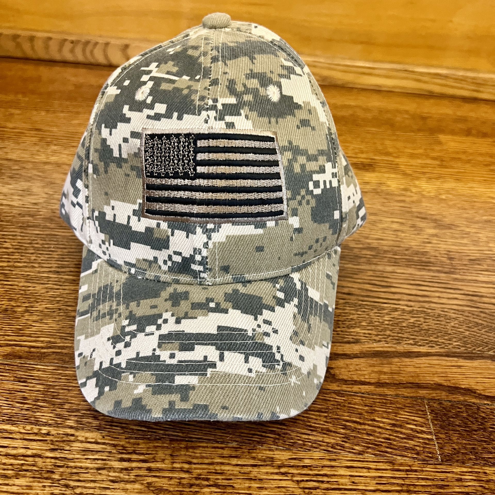 Patriotic Military Digital Camouflage SnapBack Hat with Black and White American Flag NWOT
