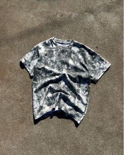 Camo T SHIRT YELLOW STAIN BEHIND THE SHIRT
