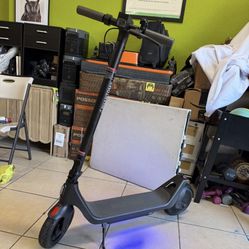 PHANTOMGOGO ELECTRIC SCOOTER A10. Speed 15MPH 400W Rear Hub Motor Up to 28 Mile Range Automatic Turn Signal LEDs Material: Aluminum Alloy, Rubber Capa