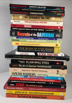 LOT OF 27 JAPANESE MIXED SAMURAI SWORDSMANSHIP AIKIDO BOOK COLLECTION