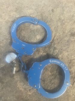 Peerless Model 730C Superlite Chain Link Handcuffs in blue ceramic finish.