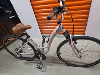 16inch Women's Trek Hybrid Bike