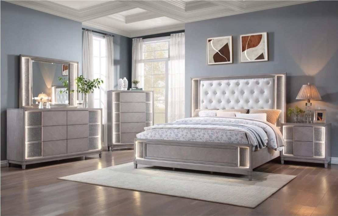 4 PC SET 1 QB+ 1 DR + 1 MR + 1 NS + NEW IN BOX (MATTRESS AND CHEST SOLD SEPARATELY)