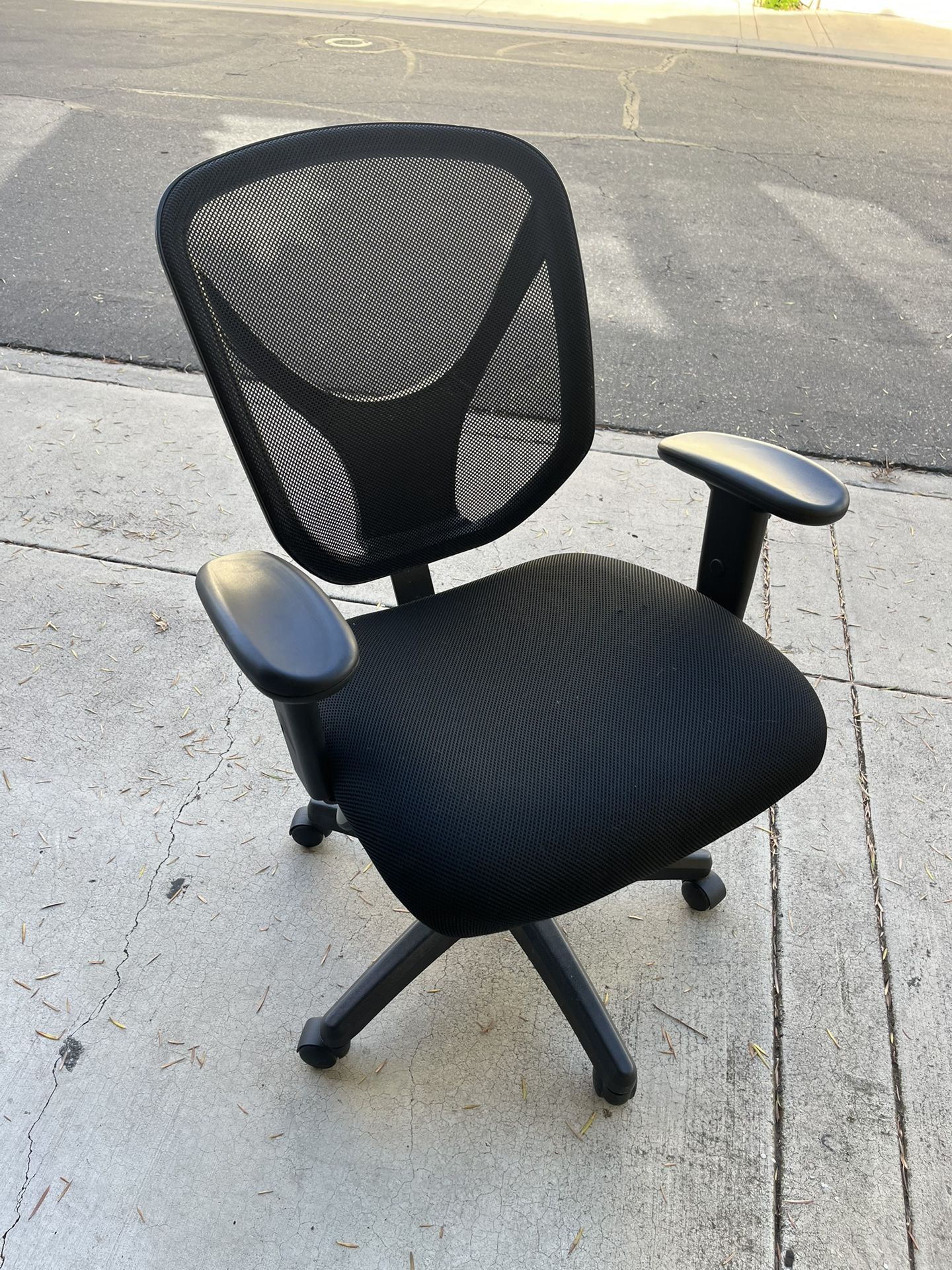 Office Chair Good Condition, All Three Adjustment Levers Are Working