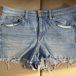 Universal Thread High-Rise Distressed Denim Shorts – Size 14/32
