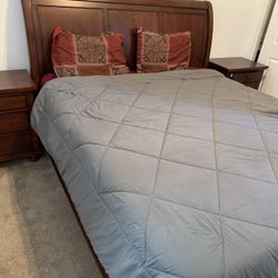 California King Bed and Bed Desk With 2 Night Stands