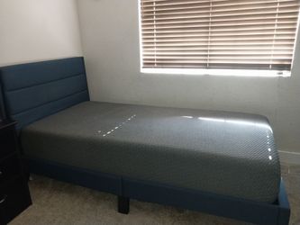 Twin bed with matress