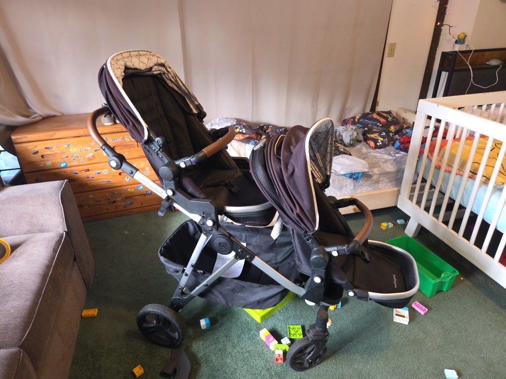 UppaBaby Vista Double Stroller With Riding Board