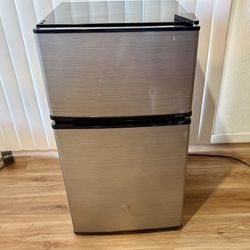 GE 3.1 cu ft Compact Refrigerator & Freezer Combo – Stainless Steel