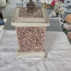 Vase With Lid