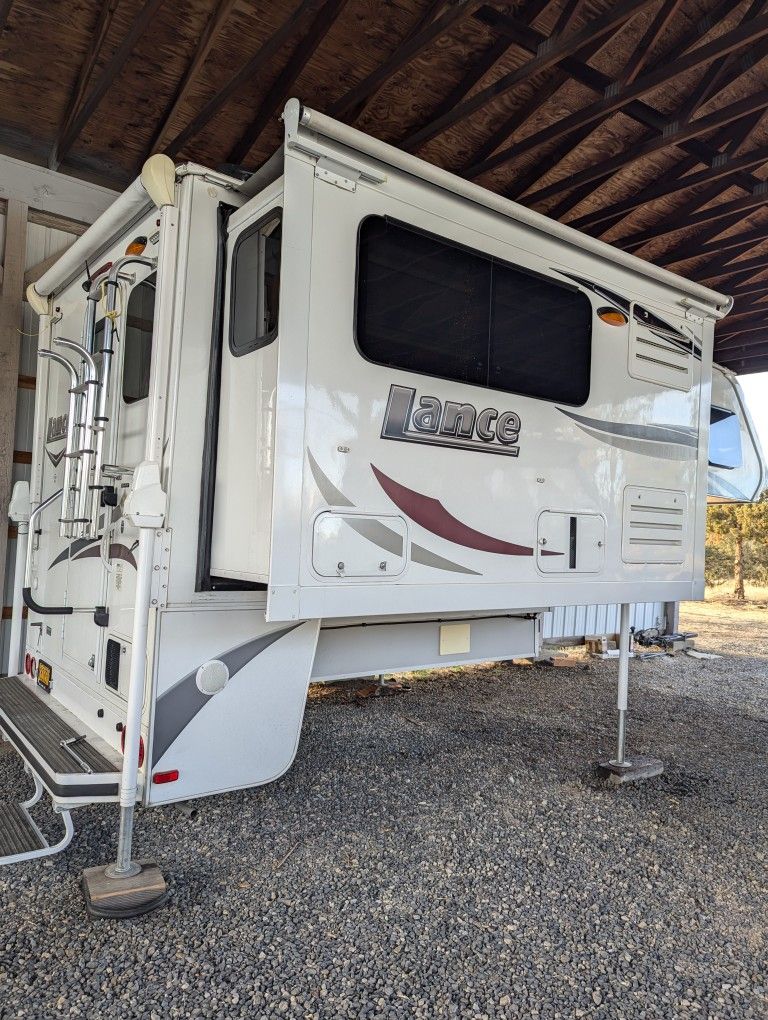 2019 Lance 995