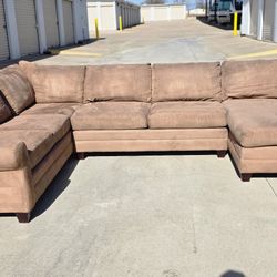 Bassett Furniture Sectional (Free Delivery Available)