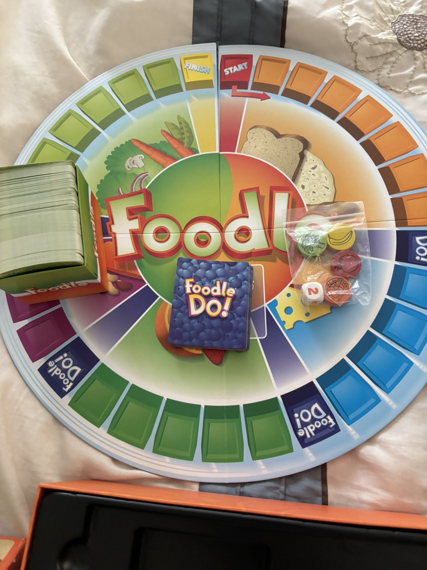 Foodle and Eye To Eye Games By Simply Fun Is
