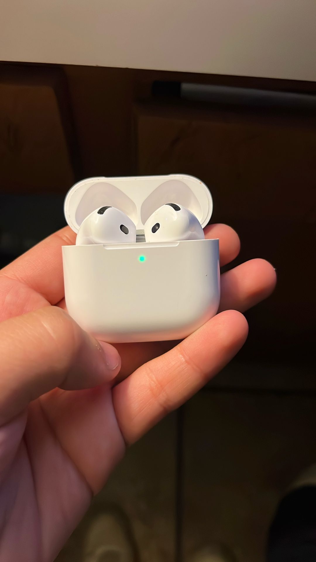 Apple AirPods 4th Generation Good Condition White Apple