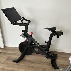 Peloton Bike+ PL-02 - Like New