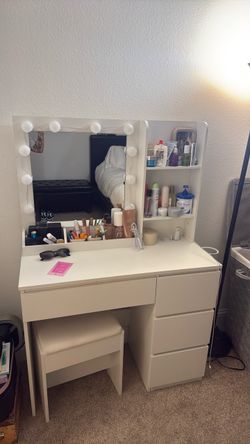 Makeup vanity desk