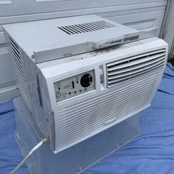 Whirlpool Brand 10’000 BTU Window AC Unit