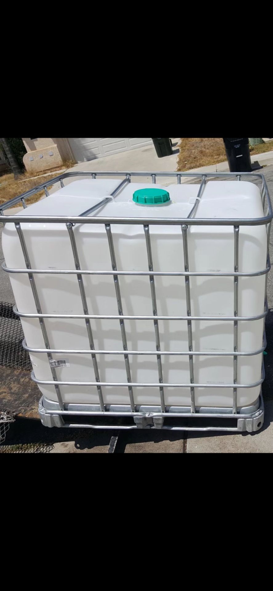 275 gallon plastic water tank $85 each series buys only