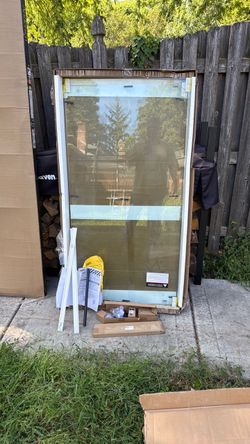 Delta Frameless Sliding Glass Bath/Shower Door