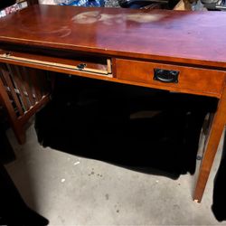 Wooden Desk. Escritório de madera 