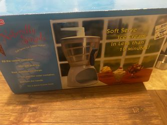 Soft serve ice cream maker
