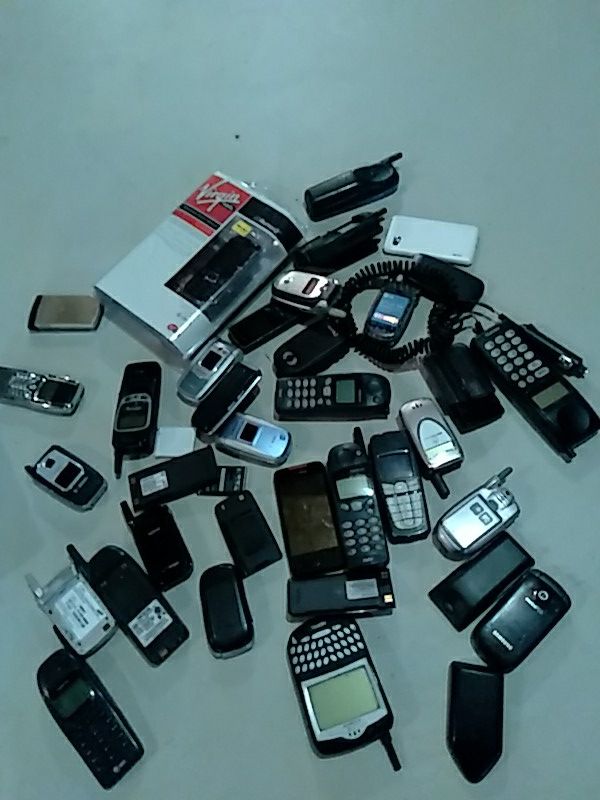 Used Phones Collection 35 used cell phones. for Sale in Sterling Heights, MI - OfferUp