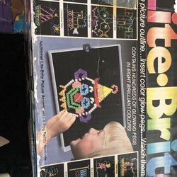 Original Lite Brite from 1980s ! Collectible and fun! Includes everything! Works great. 👍🏼 Must come to Huntington Beach