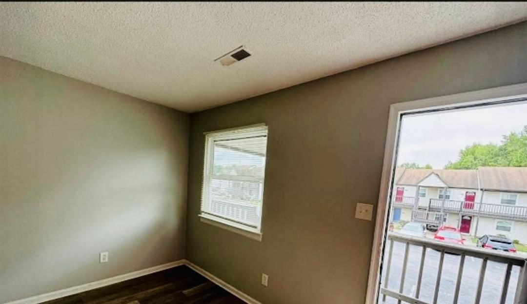 Beautiful 3 Bedroom 2 Bathroom Upstairs Garden Apartment located in the Western Branch South area of Chesapeake VA