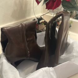 Brown boots size 8