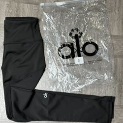 Alo Yoga Black Leggings Size Small – New 