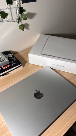 Apple MacBook Air 13 inch (2025)
