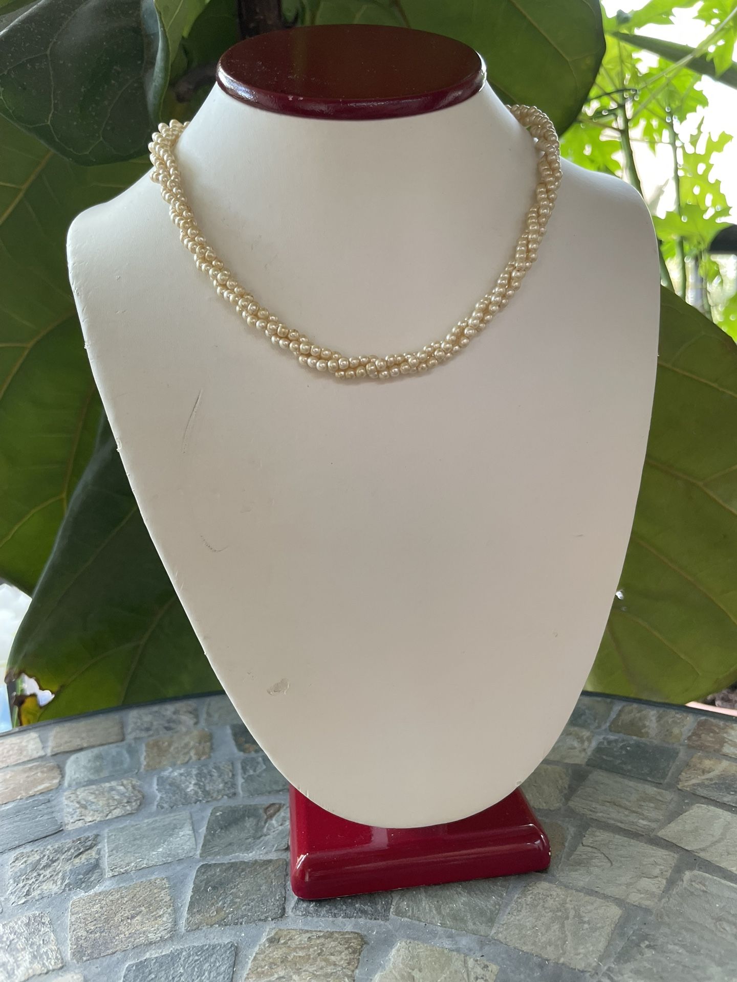 VTG Elegant Cream Pearl Necklace