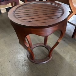 Barrones Round Table