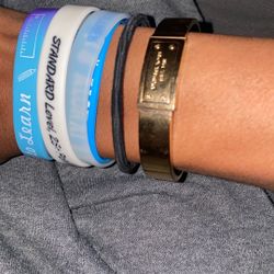 Gold bracelet namebrand