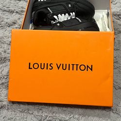 Lv trainers.  Black.   6.5men
