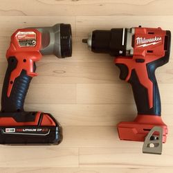 New Milwaukee Drill/driver + LED light Combo Kit