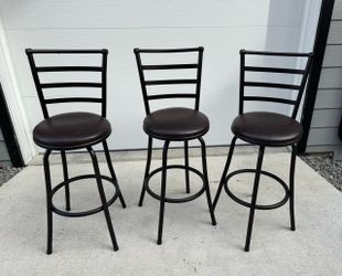 Set of 3 Swivel Bar Stools – 360° Rotating Padded Seats