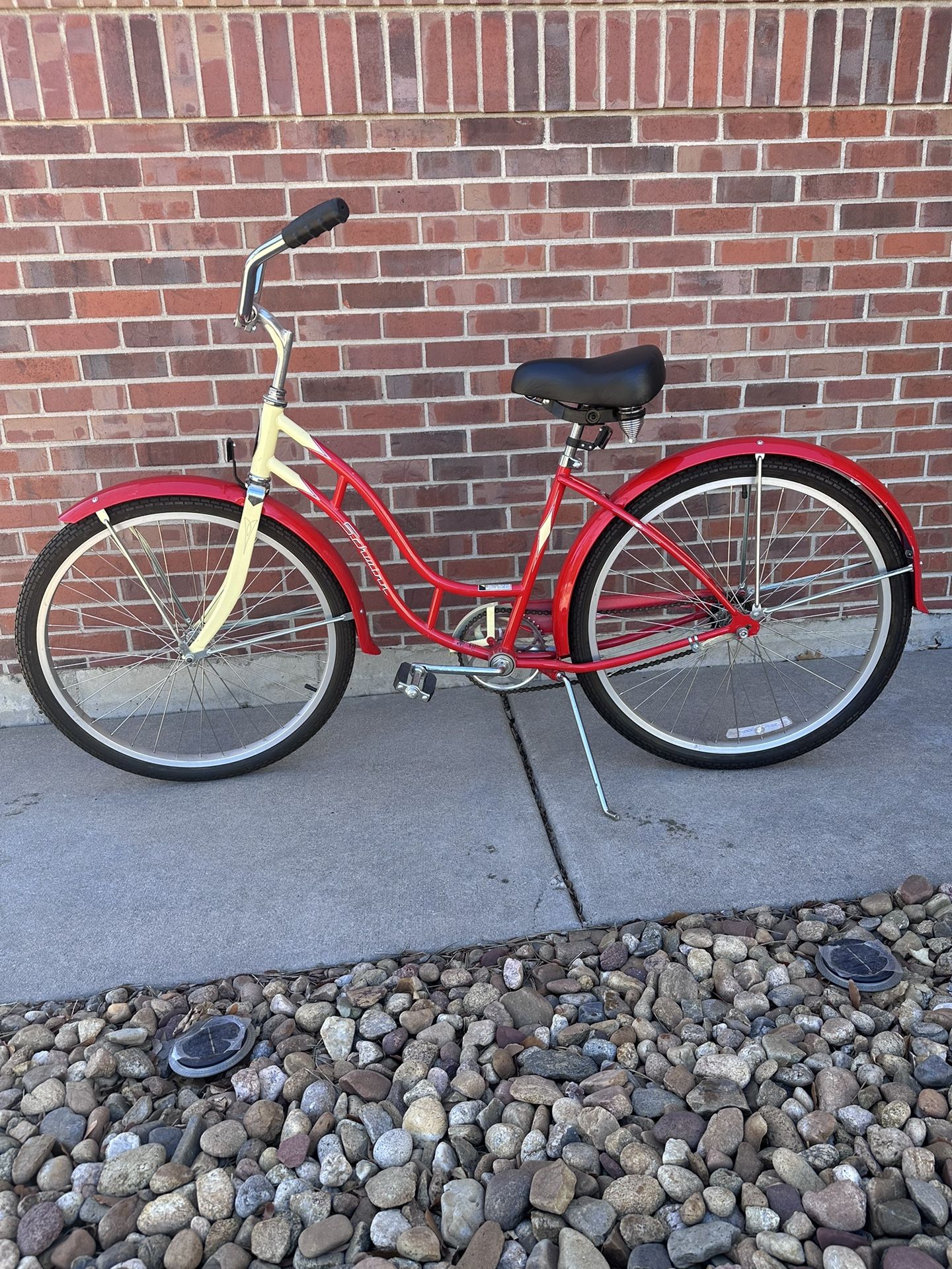 Schwinn Women's Beach Cruiser 26" wheels, Red